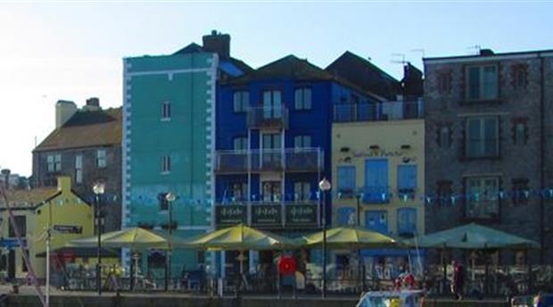 Navy Inn Picture 1